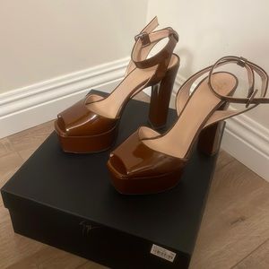 Giuseppe Zanotti Women’s Platform shoes!! Size 39!!